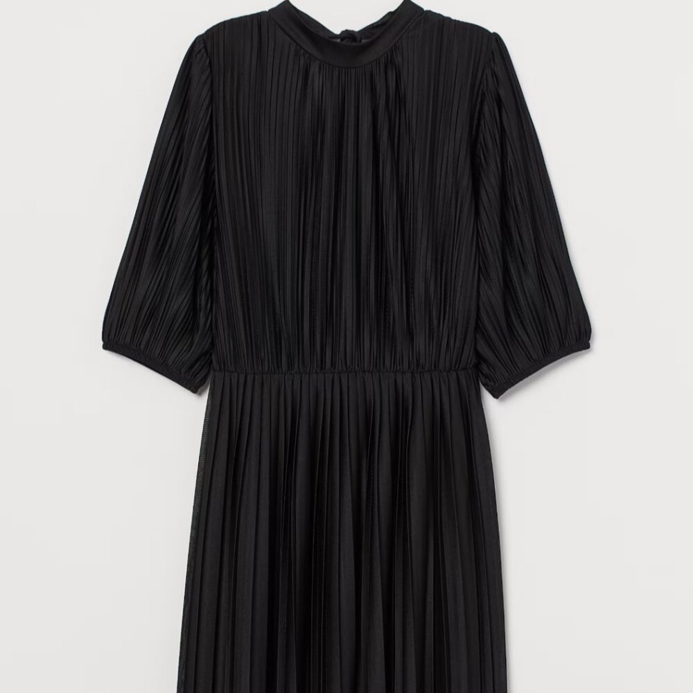 H & M BLACK PLEATED MIDI DRESS SIZE SMALL